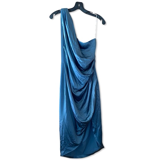 NWT Elliatt Cassini Dress in Blue satin one shoulder draped midi Revolve M - Picture 4 of 8
